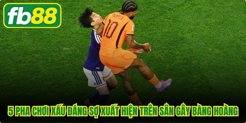 5 pha chơi xấu đáng sợ xuất hiện trên sân gây bàng hoàng